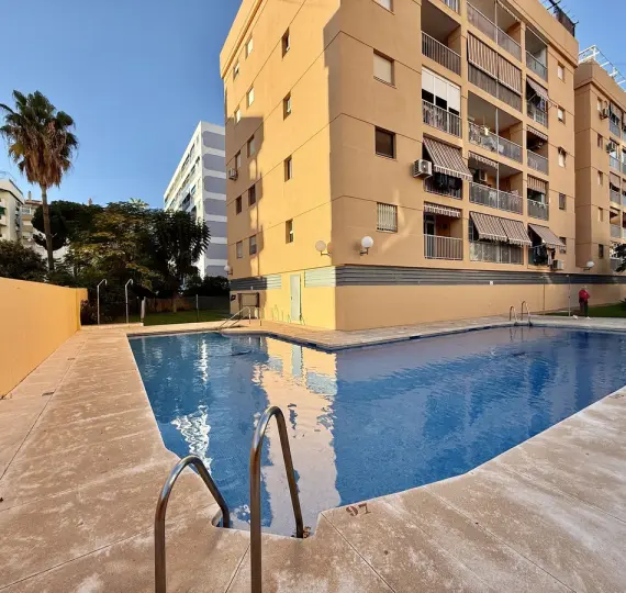 Venta de apartamento en planta media en Fuengirola