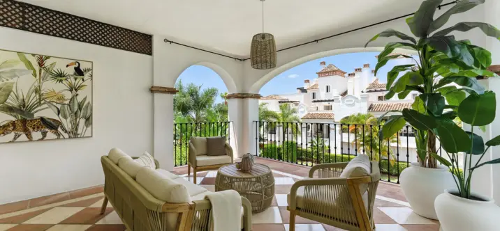 Middle floor apartment R5105203 4