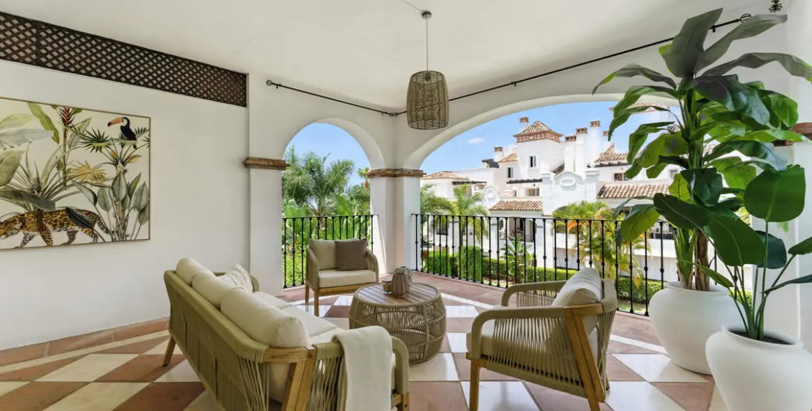 Long-term rent of middle floor apartment in Marbella (district Sierra Blanca) 6