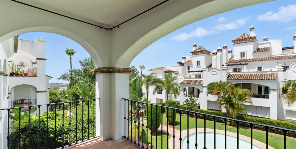 Long-term rent of middle floor apartment in Marbella (district Sierra Blanca) 8