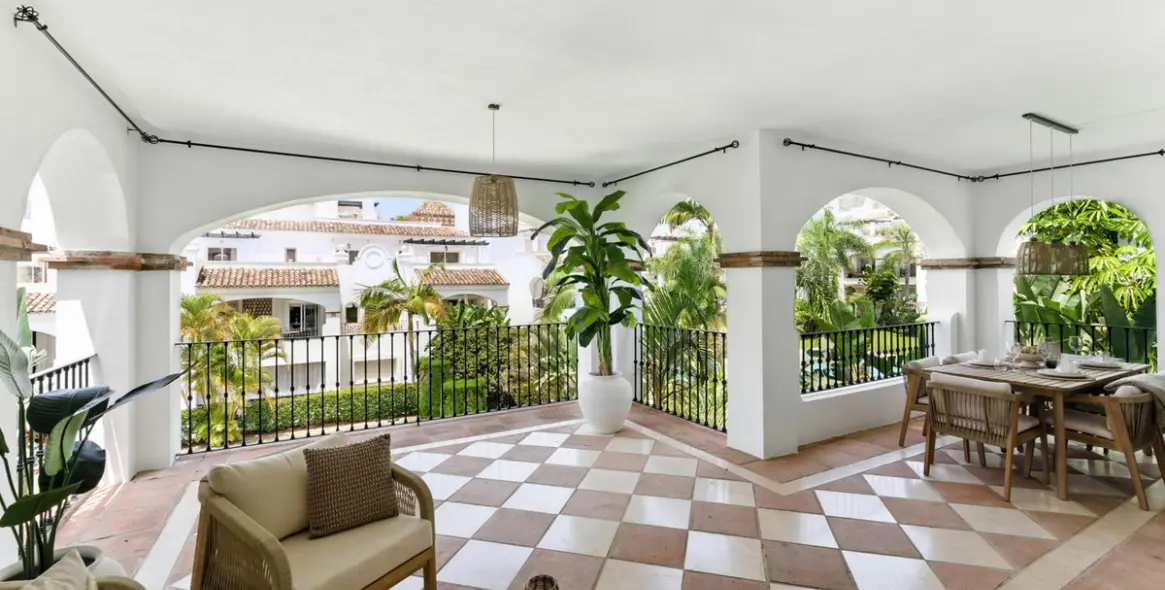 Long-term rent of middle floor apartment in Marbella (district Sierra Blanca) 12