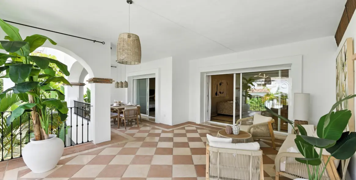 Long-term rent of middle floor apartment in Marbella (district Sierra Blanca) 13