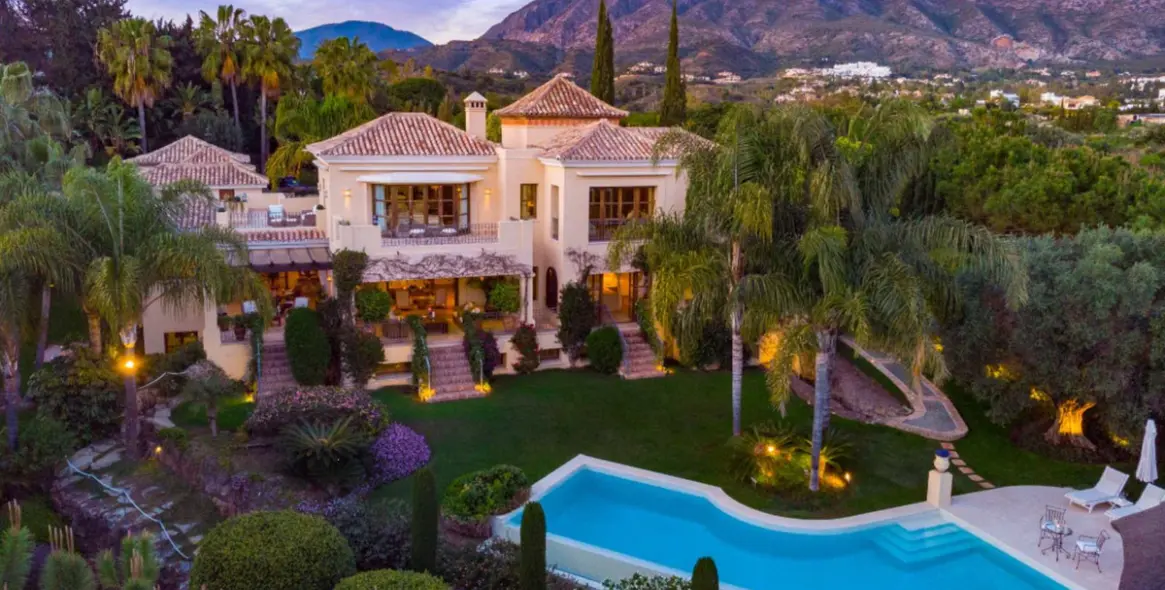 Sale of detached villa in Marbella (district The Golden Mile) 1