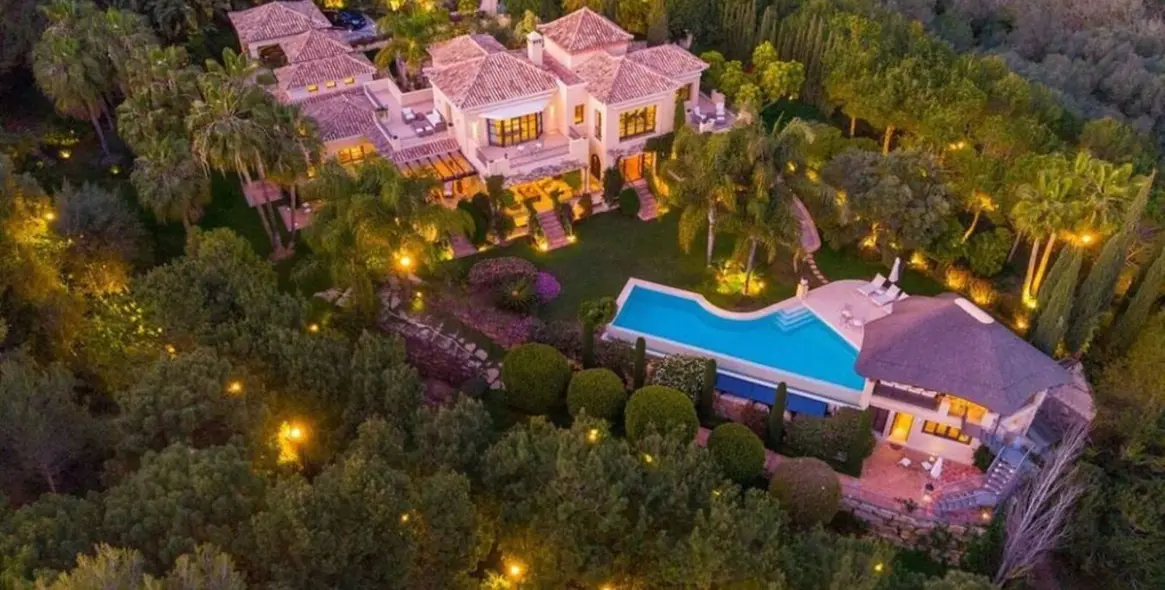 Sale of detached villa in Marbella (district The Golden Mile) 2