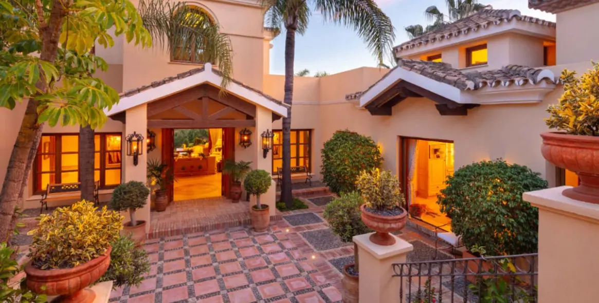 Sale of detached villa in Marbella (district The Golden Mile) 3