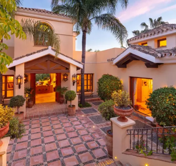 Detached villa R5070970