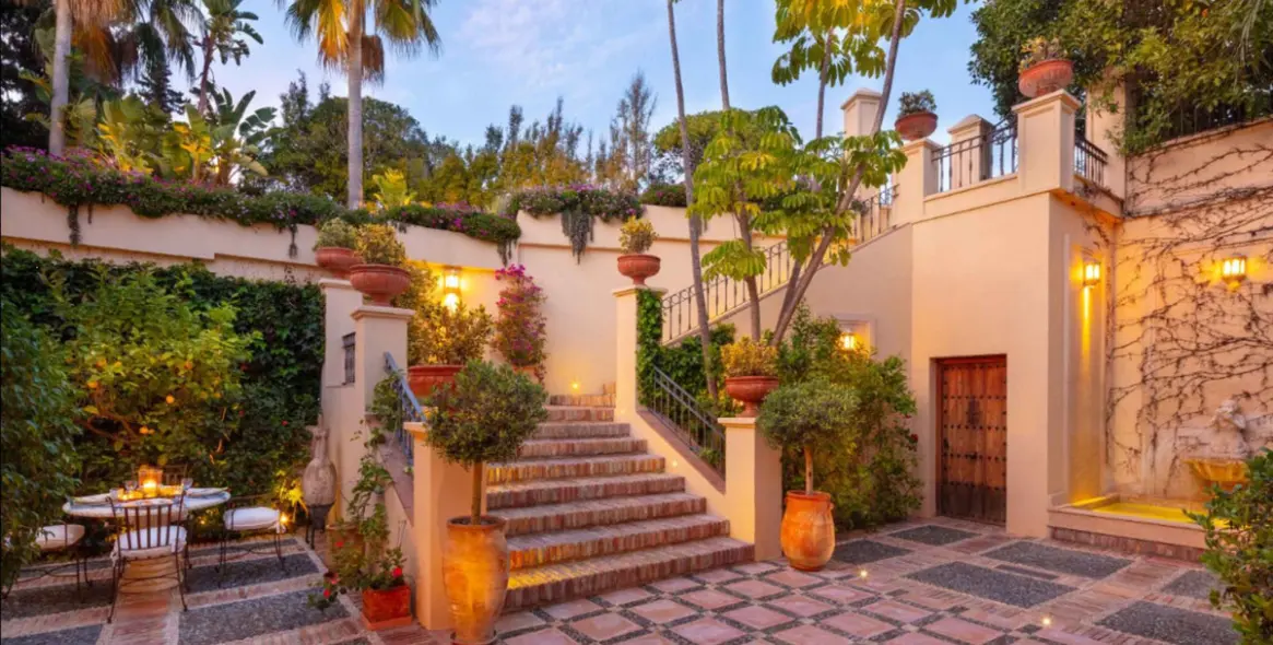 Sale of detached villa in Marbella (district The Golden Mile) 4