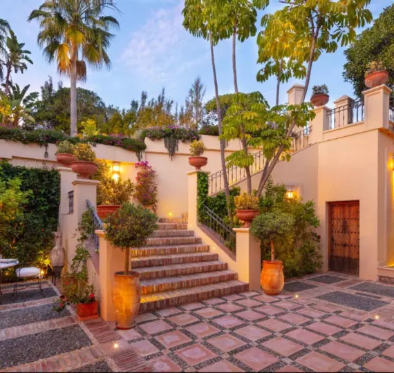 Detached villa R5070970