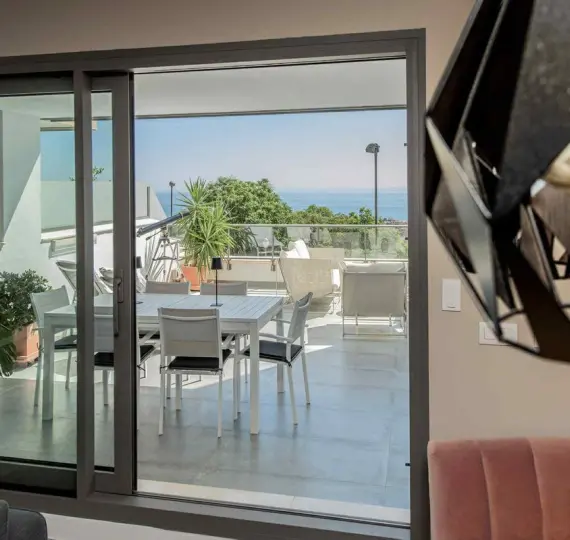 Долгосрочная аренда апартаментов на среднем этаже в Benalmadena