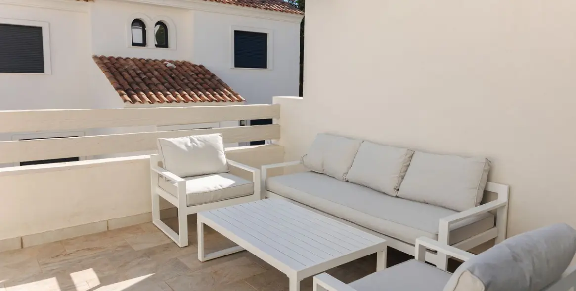 Долгосрочная аренда таунхауса в El Paraiso 10