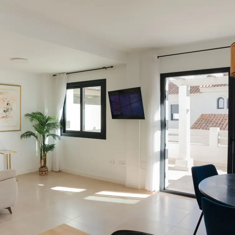 Long-term rent of townhouse in El Paraiso