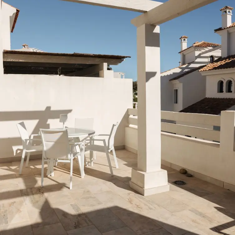 Long-term rent of townhouse in El Paraiso