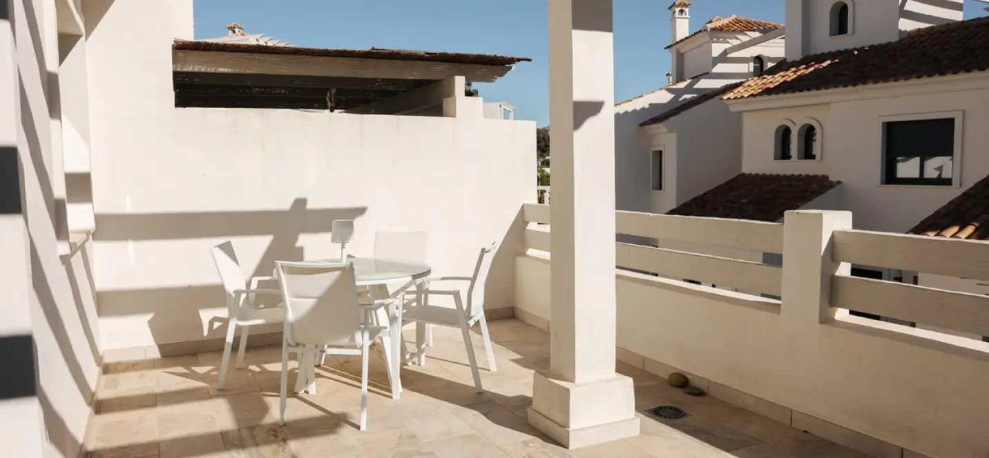 Long-term rent of townhouse in El Paraiso 4