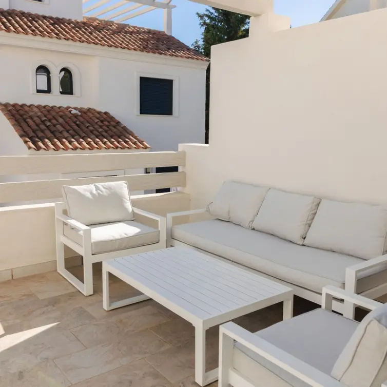 Long-term rent of townhouse in El Paraiso
