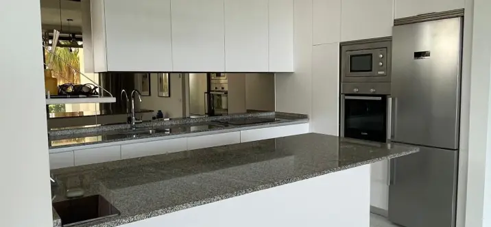 Long-term rent of middle floor apartment in Benahavís 4