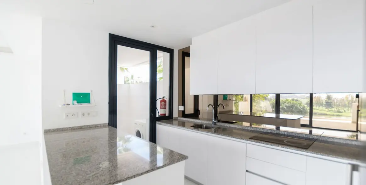 Long-term rent of middle floor apartment in Benahavís 6