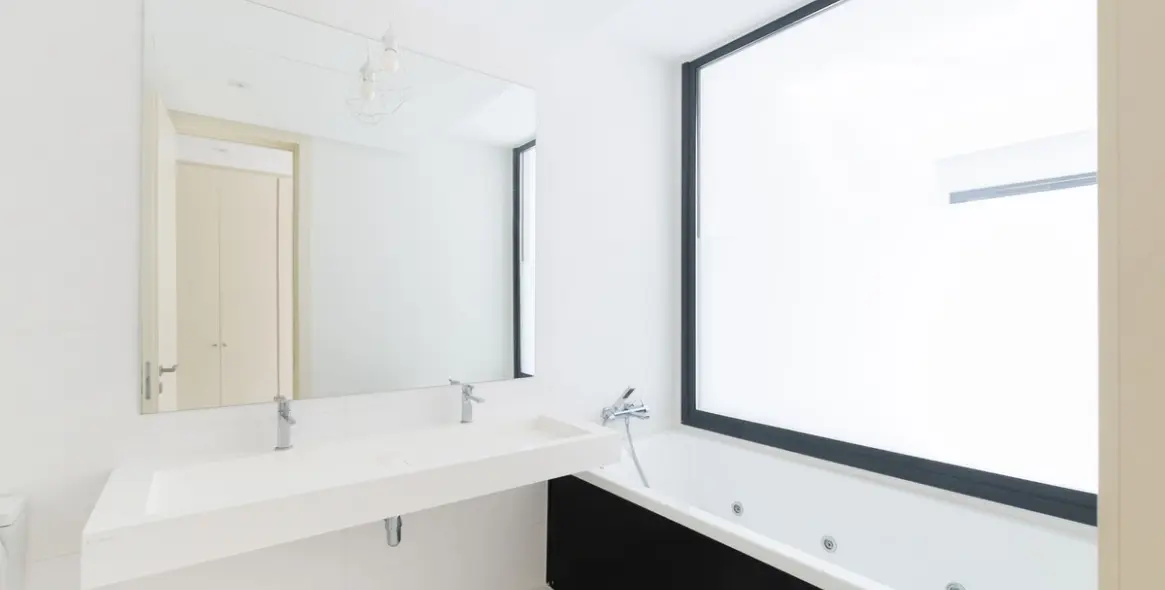 Long-term rent of middle floor apartment in Benahavís 8