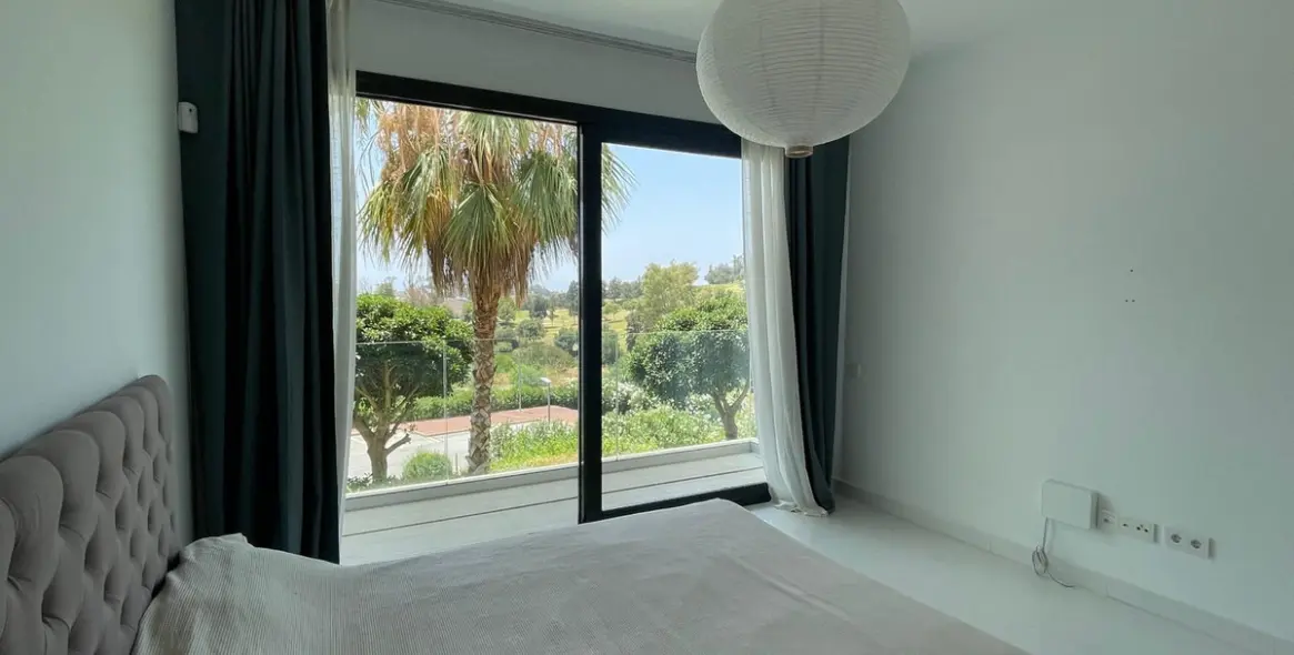 Long-term rent of middle floor apartment in Benahavís 11