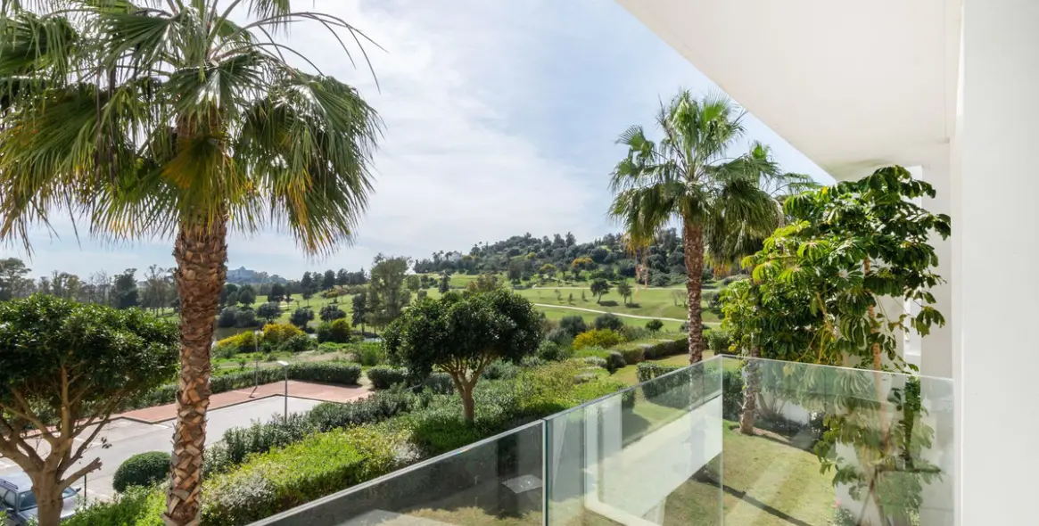 Long-term rent of middle floor apartment in Benahavís 18