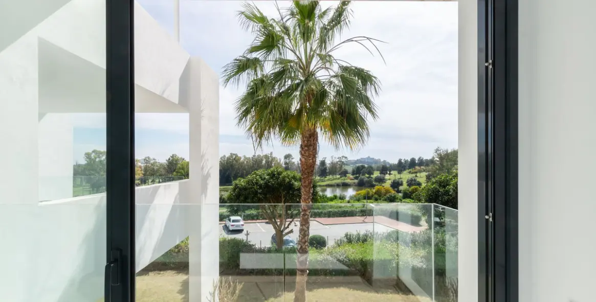 Long-term rent of middle floor apartment in Benahavís 19