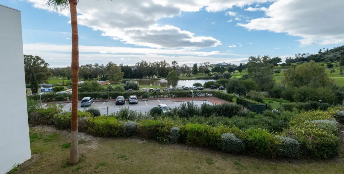 Долгосрочная аренда апартаментов на среднем этаже в Benahavís 21