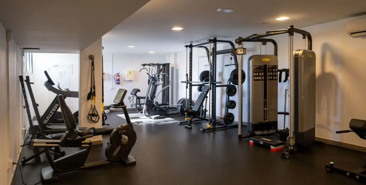 Долгосрочная аренда апартаментов на среднем этаже в Benahavís 25