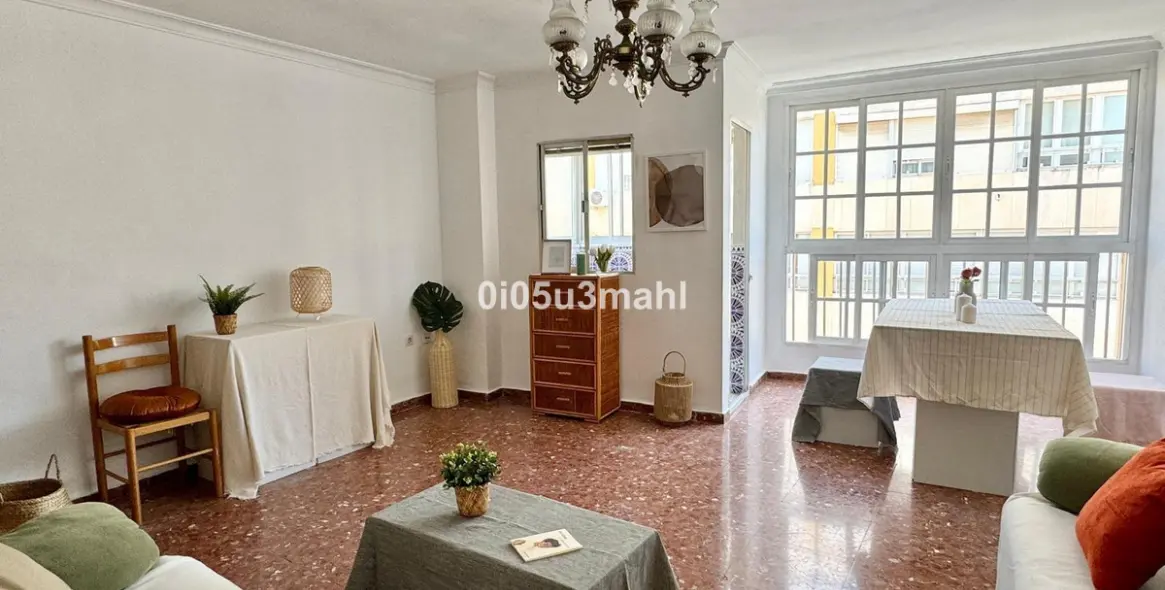 Sale of middle floor apartment in La Victoria 1