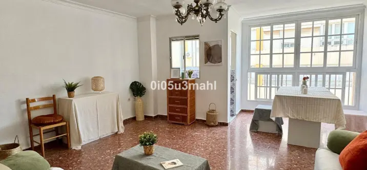 Sale of middle floor apartment in La Victoria 0