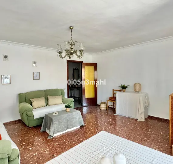 Sale of middle floor apartment in La Victoria