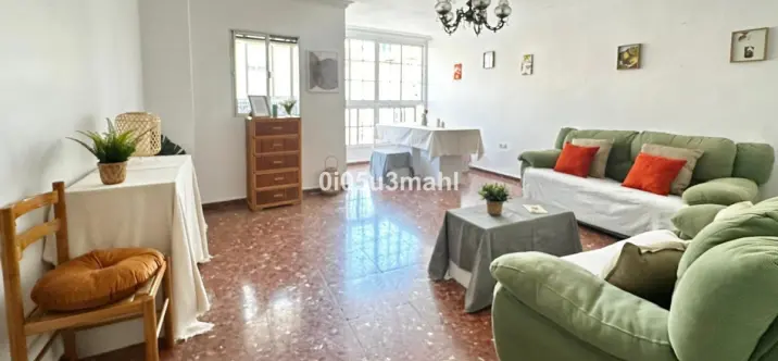 Sale of middle floor apartment in La Victoria 2