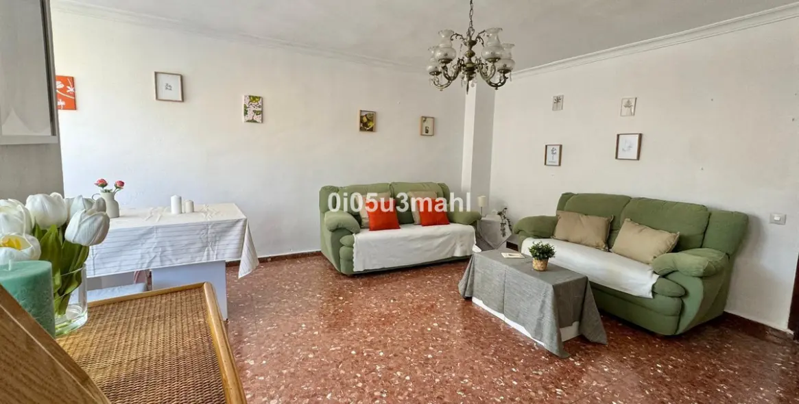 Sale of middle floor apartment in La Victoria 5
