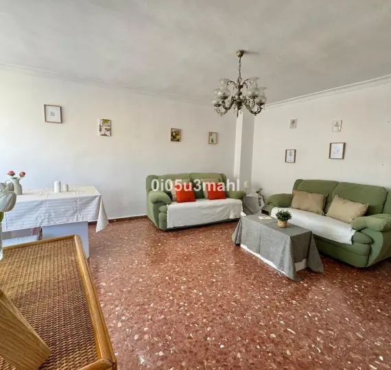 Sale of middle floor apartment in La Victoria