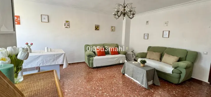 Sale of middle floor apartment in La Victoria 4