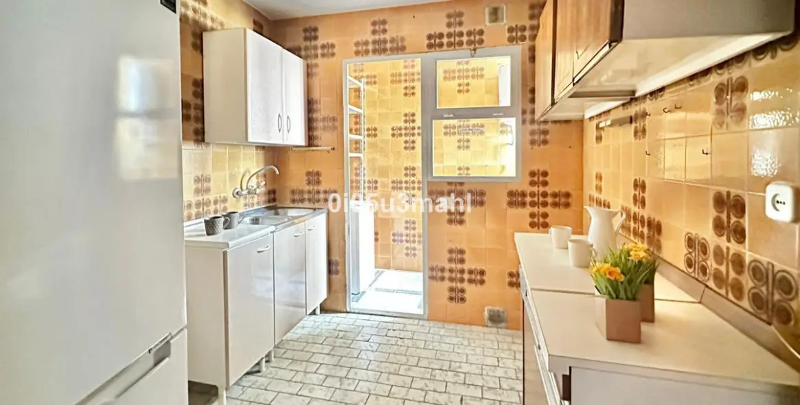 Sale of middle floor apartment in La Victoria 6