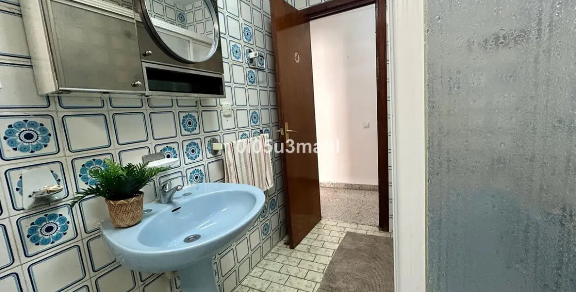 Sale of middle floor apartment in La Victoria 20