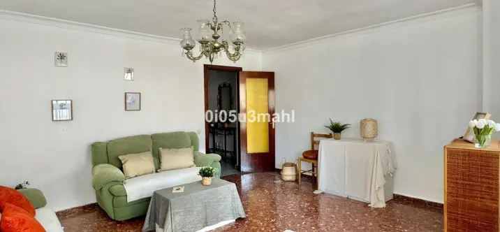 Sale of middle floor apartment in La Victoria 1