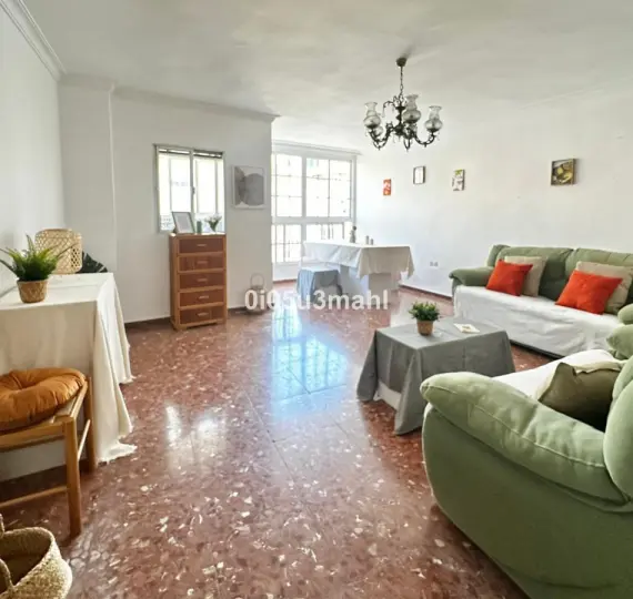 Sale of middle floor apartment in La Victoria