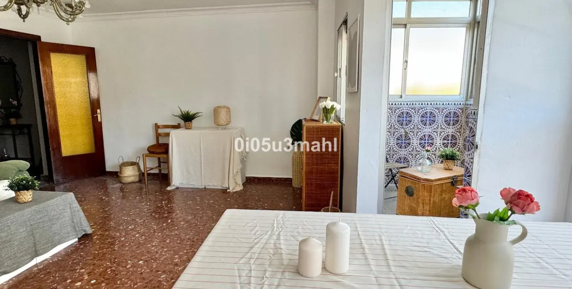 Sale of middle floor apartment in La Victoria 10