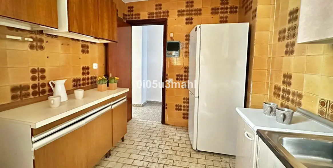 Sale of middle floor apartment in La Victoria 16