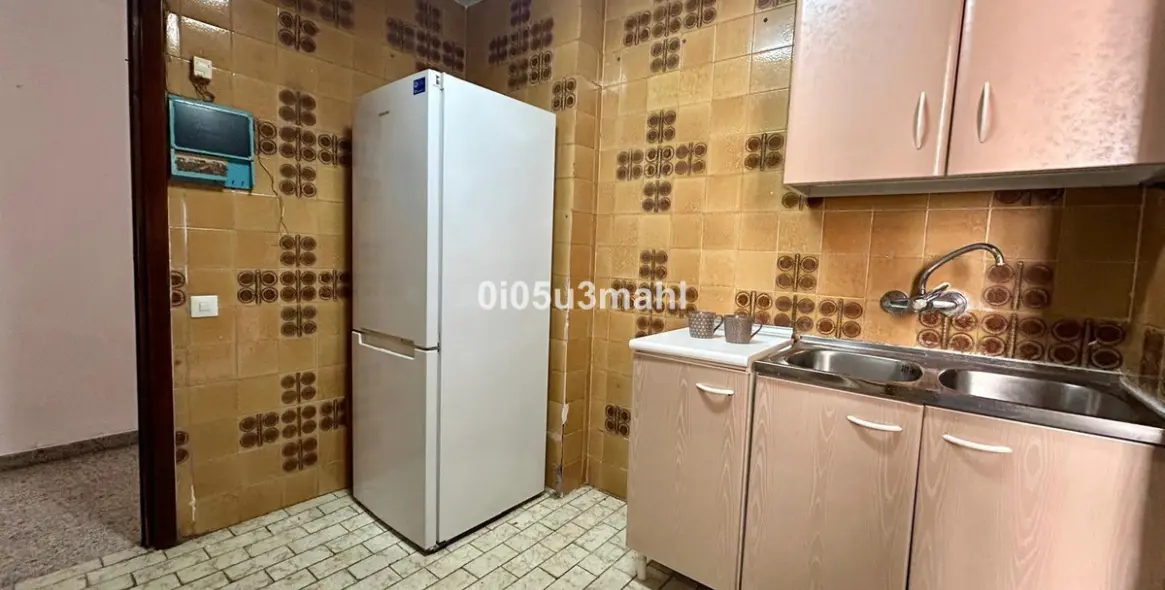 Sale of middle floor apartment in La Victoria 19