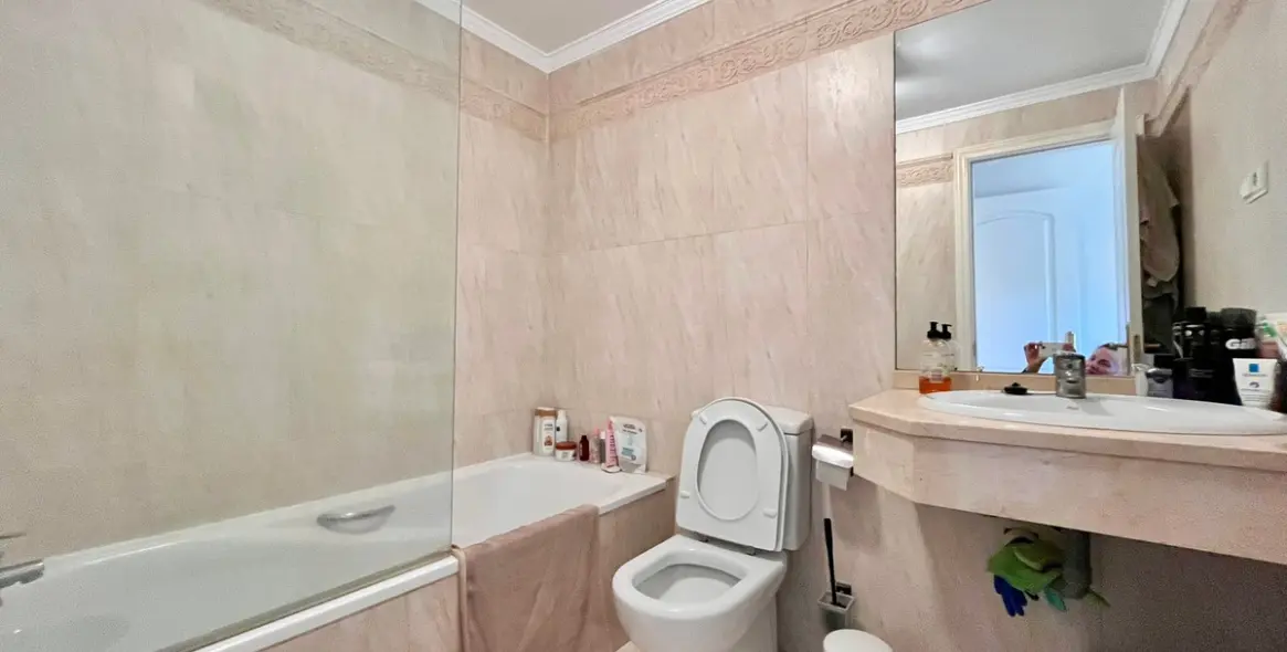 Sale of ground floor apartment in Marbella 10