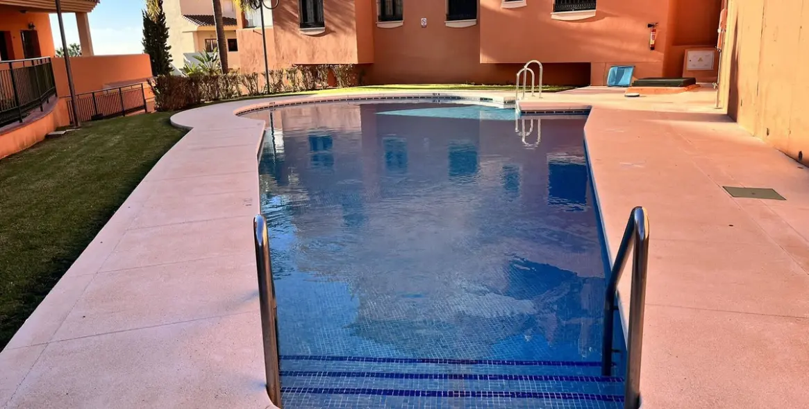 Продажа апартаментов на первом этаже в Hacienda Elviria 26