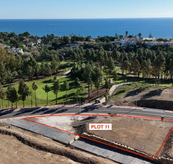 Sale of residential plot in El Chaparral