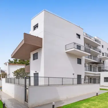 Venta de apartamento en planta media en Montemar
