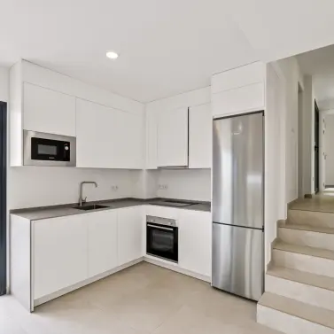 Venta de apartamento en planta media en Montemar