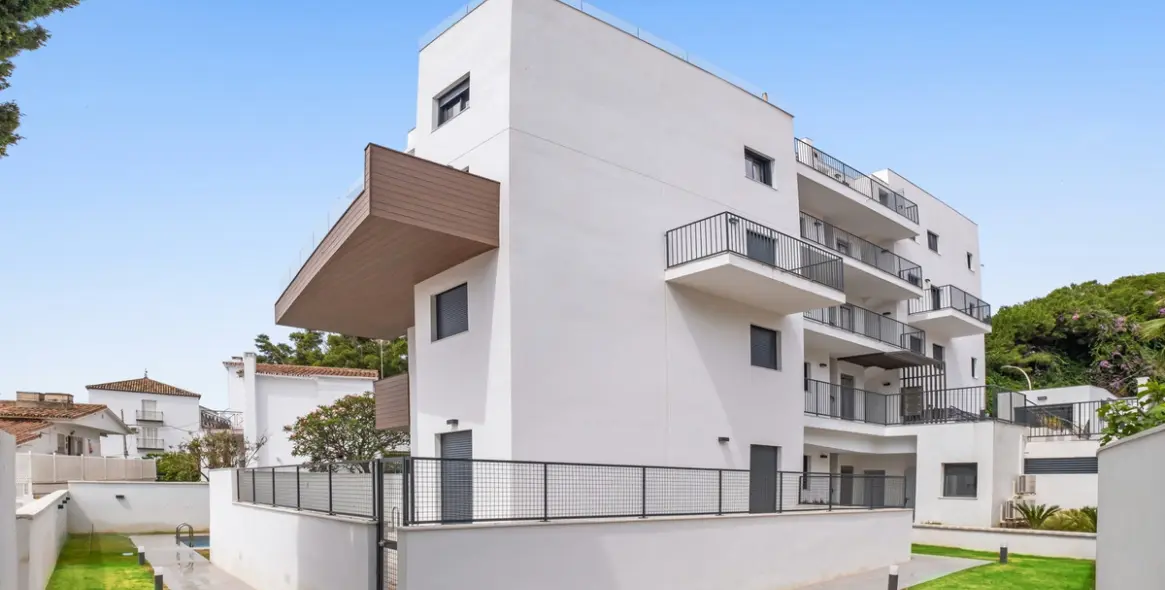 Sale of middle floor apartment in Montemar 5