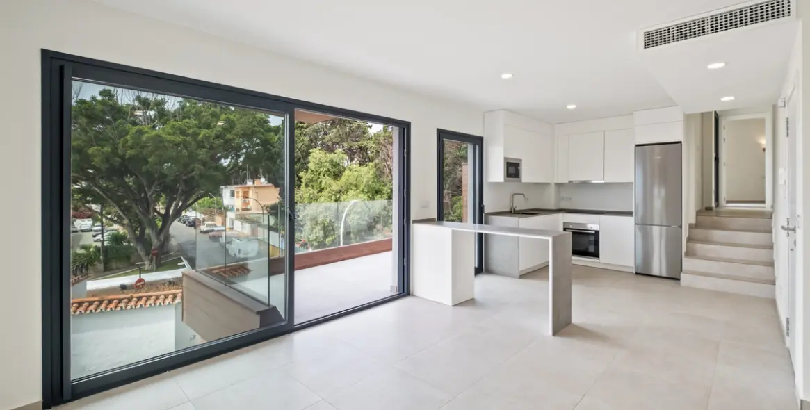 Sale of middle floor apartment in Montemar 10