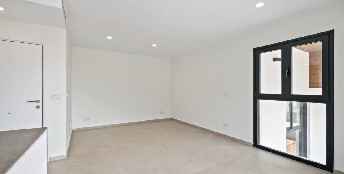 Sale of middle floor apartment in Montemar 11