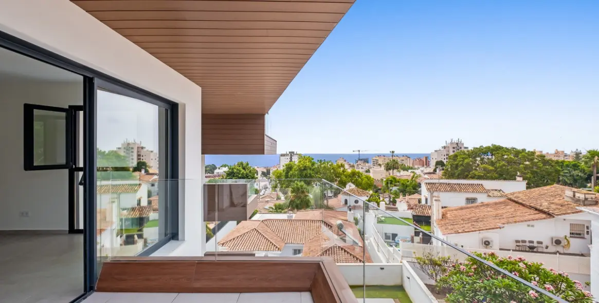 Sale of middle floor apartment in Montemar 13