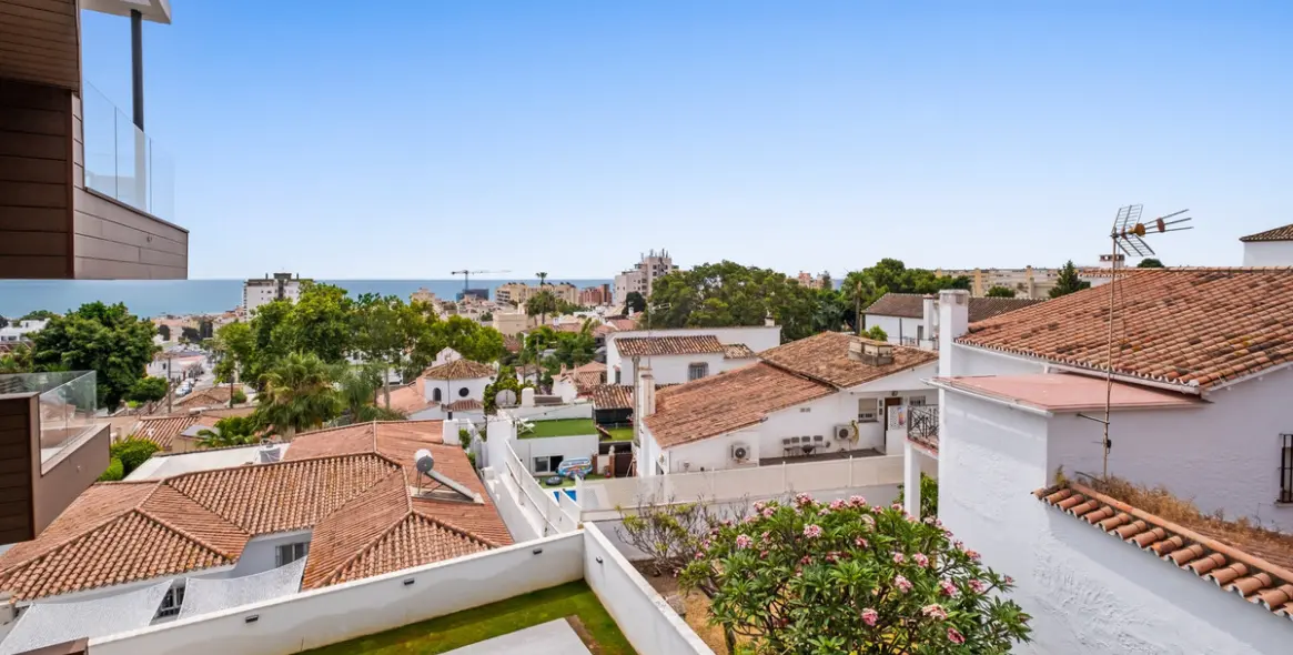Sale of middle floor apartment in Montemar 16
